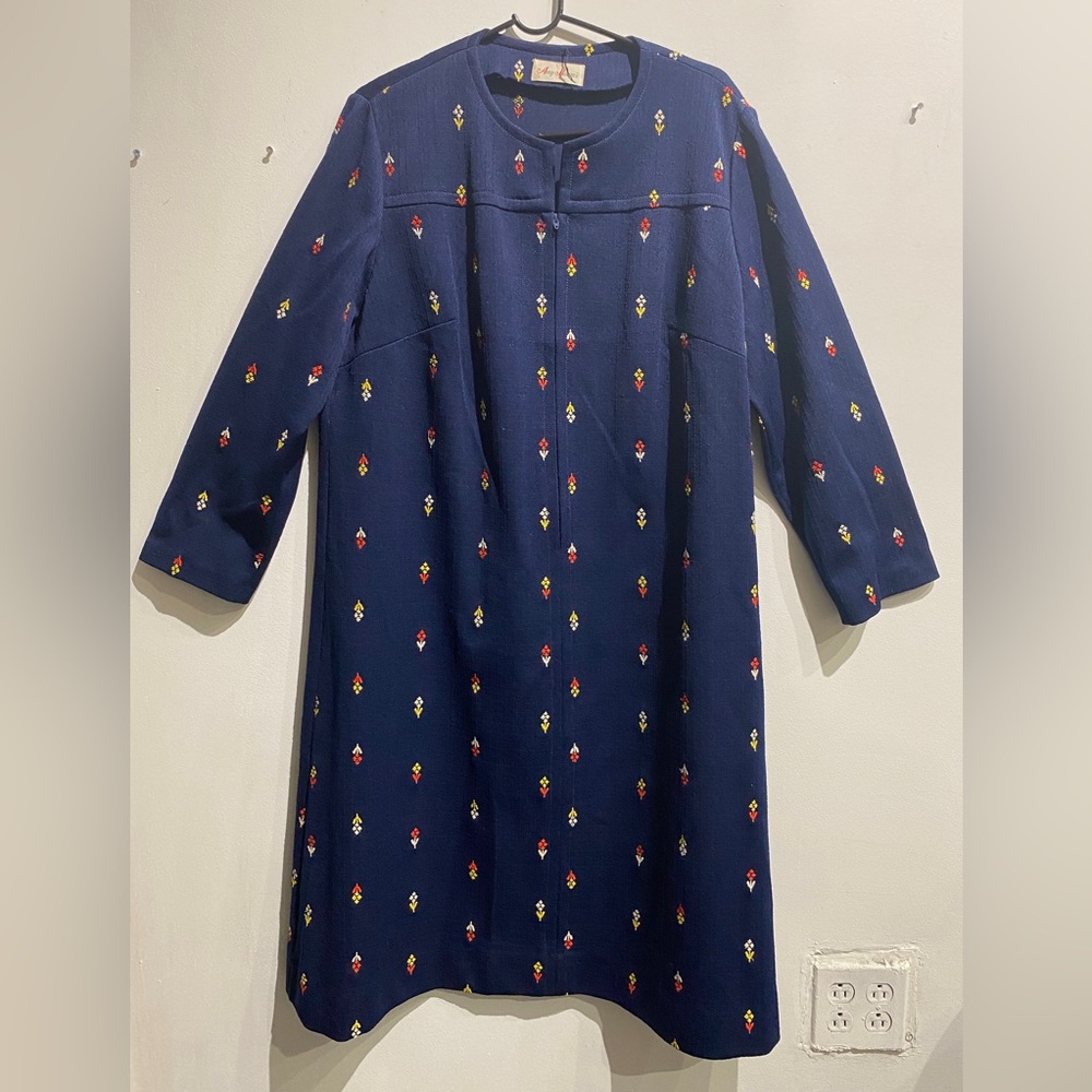 Amy Adams- 70s vintage dress with embroidered pattern, Long sleeves (size L)